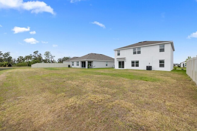 Building Photo - Spacious 5 Bedroom in Parrish!