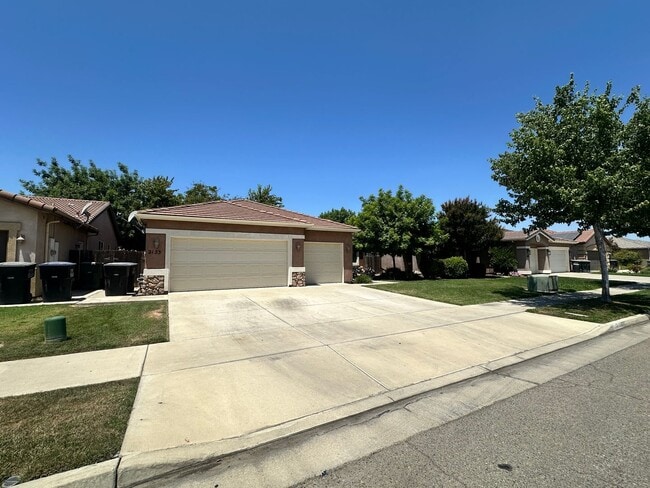 Building Photo - NW Visalia Home Coming Soon! Walking distance to Denton Elementary