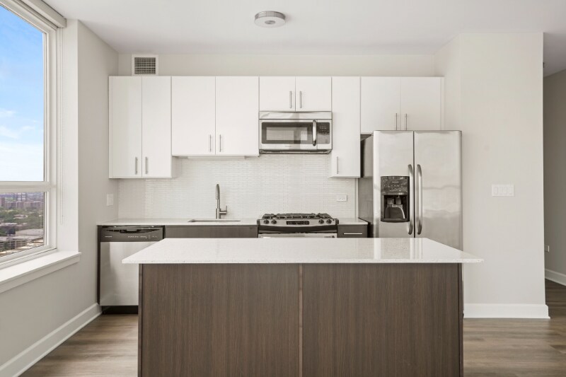 Building Photo - 221 S Halsted St