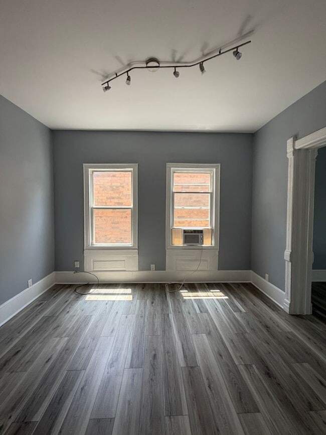 Building Photo - 1729 N Whipple St