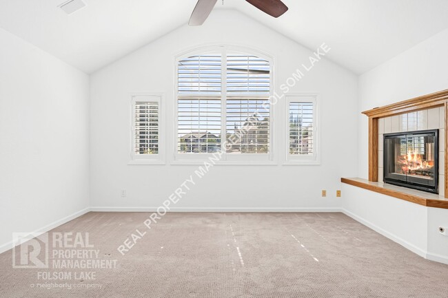 Building Photo - Beautiful 4bd 3ba home in Los Cerros Neigh...