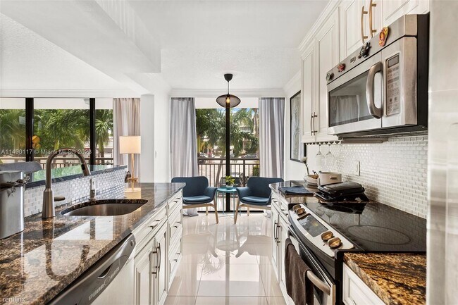 Building Photo - 3 br, 2 bath House - 3031 N Ocean Blvd Apt...