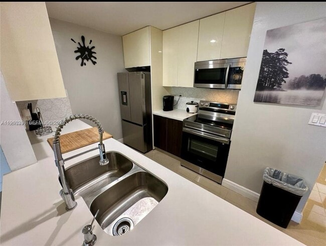 Building Photo - 10640 SW 75th Ln