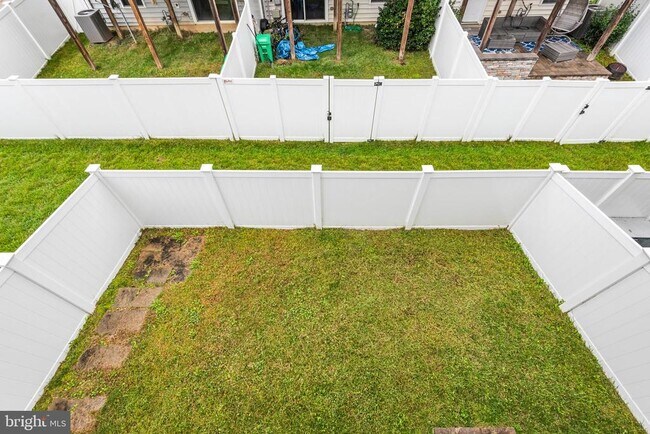 Building Photo - 5000 Forest Pines Dr