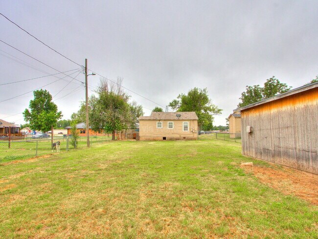 Building Photo - 7105 NW 39th St