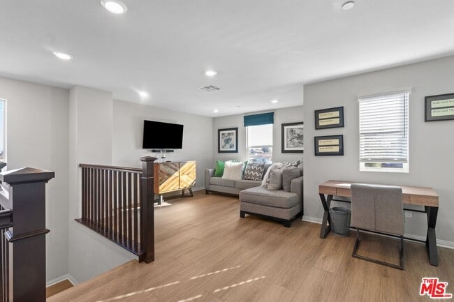 Building Photo - 1203 Beach Ln