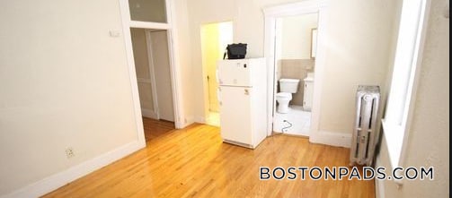 Building Photo - 64 Hemenway St