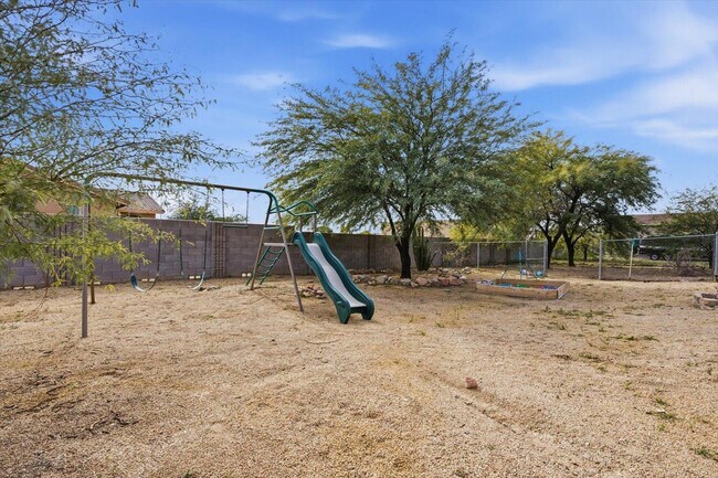 Building Photo - 20305 W Peak View Rd