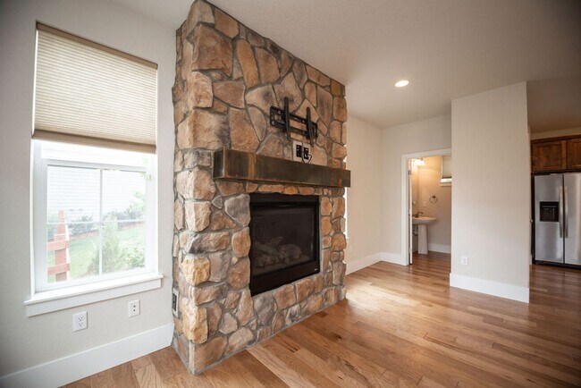 Building Photo - Charming 3-Bedroom Home in the Desirable Bucking Horse Neighborhood!