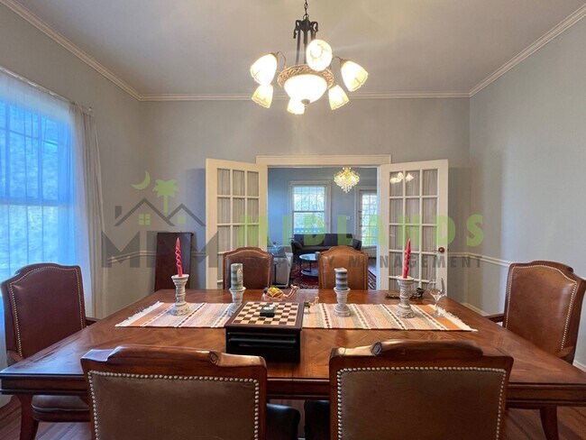 Building Photo - 2417B Clark Street