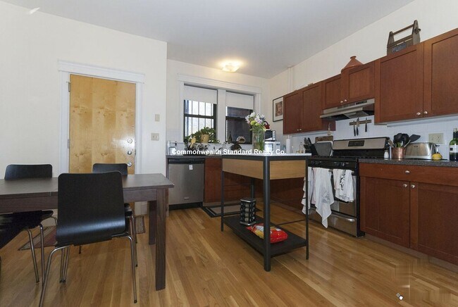 Building Photo - 76 Quint Ave