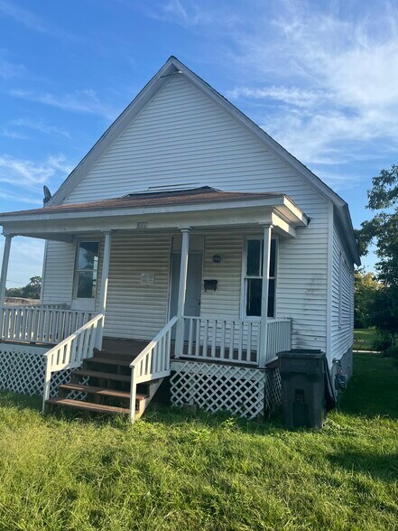 Primary Photo - 917 W King St