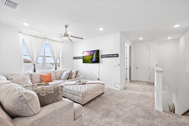 Building Photo - 12195 Stirrup Dr