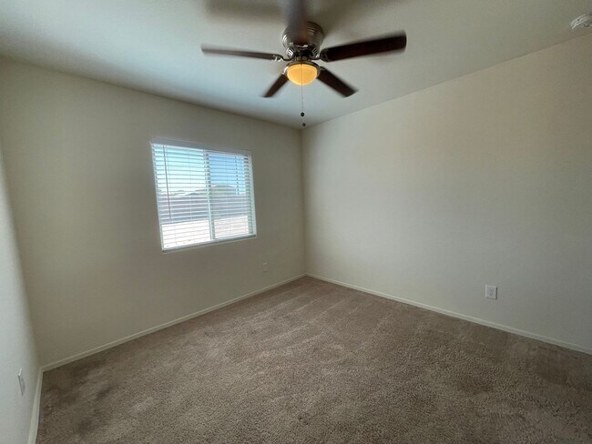 Building Photo - Spacious New-Build Family Home!