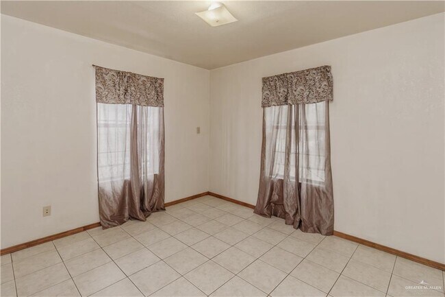 Building Photo - 17 Jessica Jane Ave