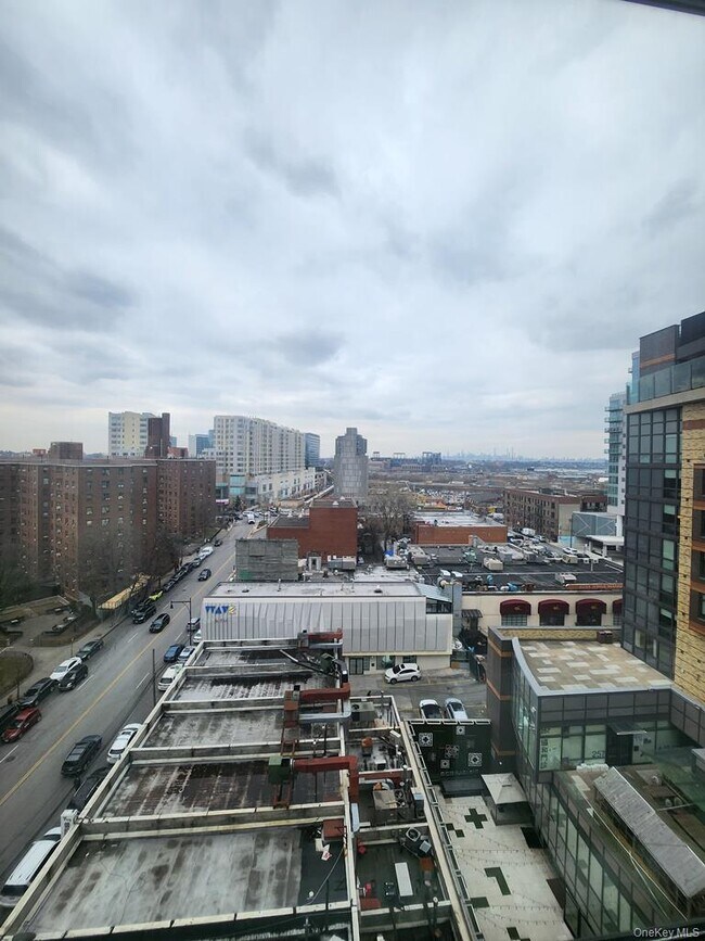 Building Photo - 39-16 Prince St