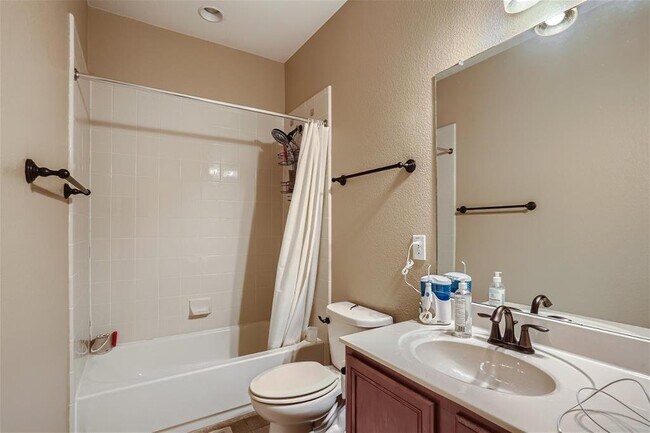 Building Photo - 1000 Sussex Way