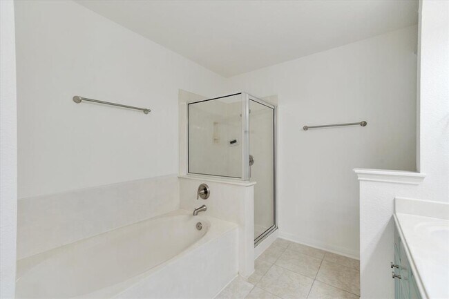 Building Photo - 1707 Primrose Ln