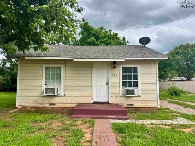 Primary Photo - 905 Carolina St