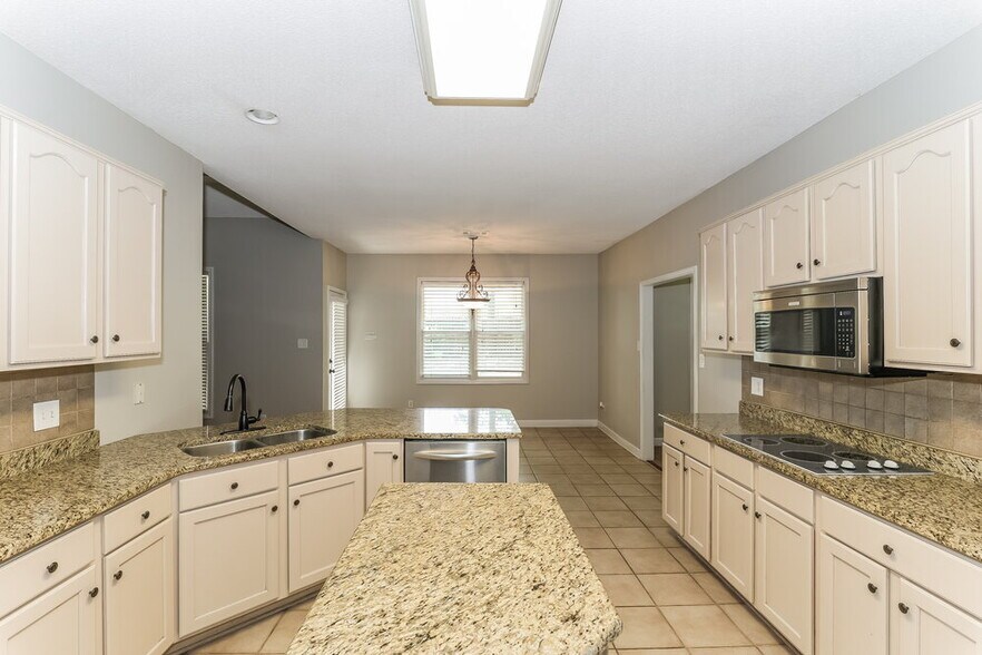 Building Photo - 8895 Linell Cove