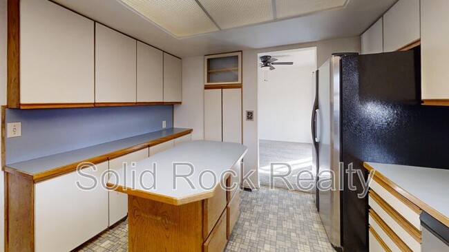 Building Photo - 2265 Montebello Dr W