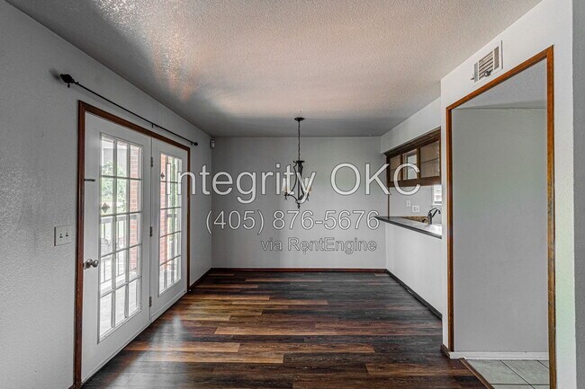 Building Photo - 4400 Hemingway Dr