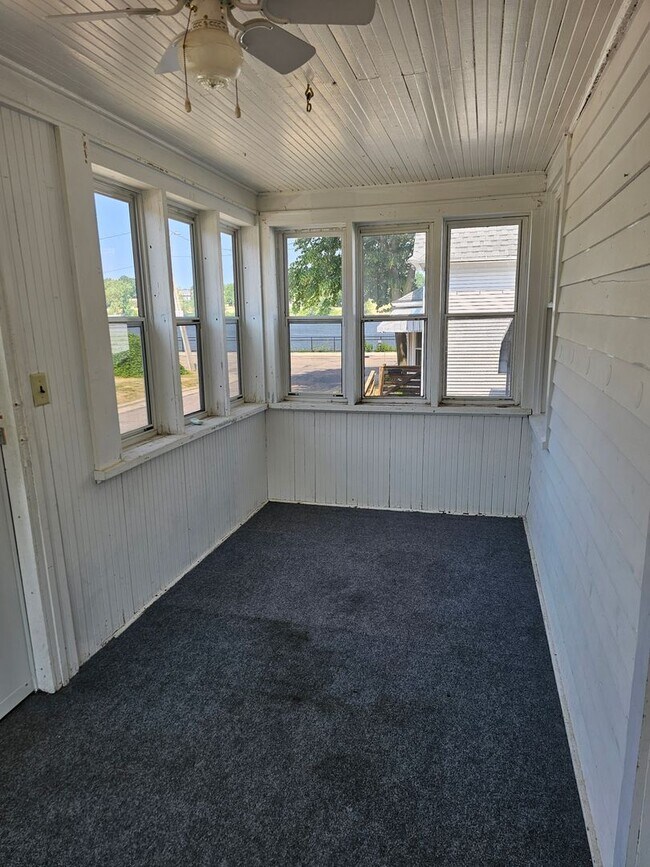 Building Photo - 2 Bedroom Wisconsin Rapids