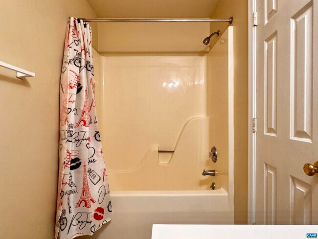 Building Photo - 4644 Briarwood Dr
