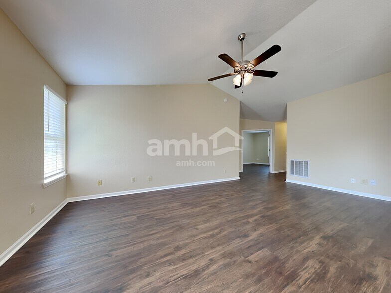 Building Photo - 5521 Bracken Cir