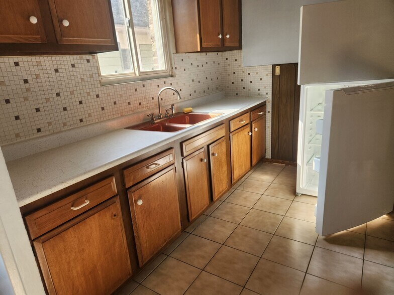 Primary Photo - 95 Rand Ave