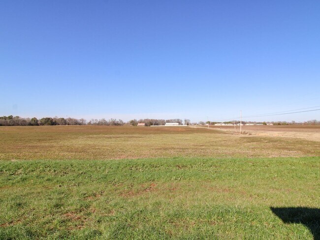 Building Photo - NEW Furnished Apartments close to Athens and TVA Brownsferry