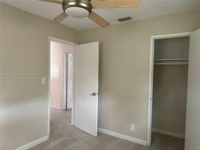 Building Photo - 6111 NW 43rd Ave