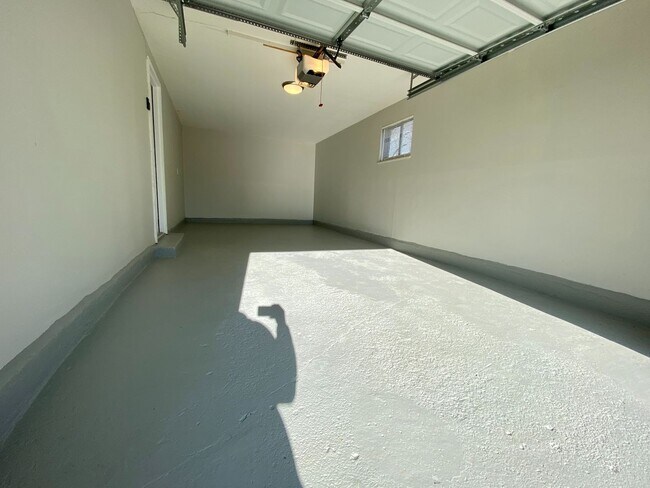 Building Photo - 301 Ives Ln