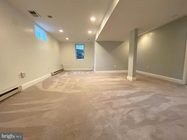 Building Photo - 432 E Luray Ave