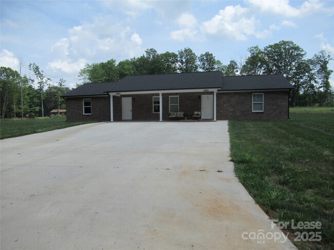 Primary Photo - 3784 English Oak Dr