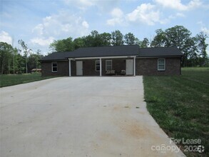 Building Photo - 3784 English Oak Dr