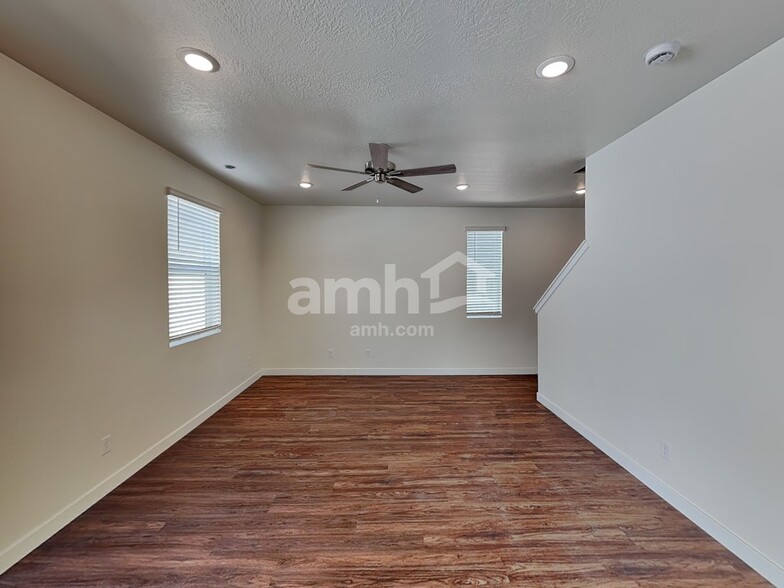 Building Photo - 8964 S John Annie Ln