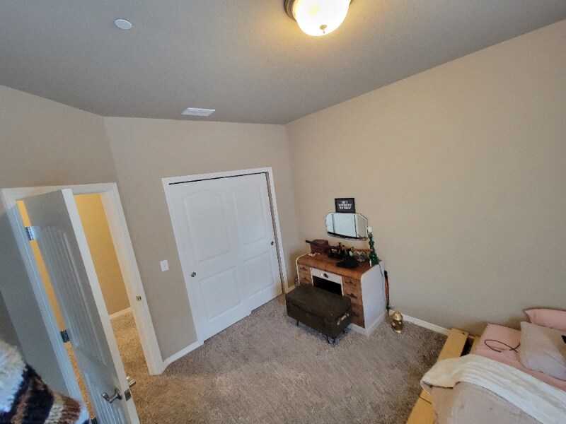 Building Photo - 2431 Crown View Dr