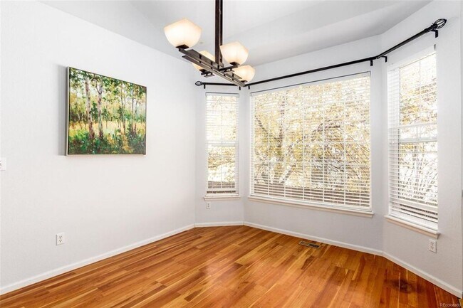Building Photo - AMAZING 4 Bed 4 Bath Single Family Home in...