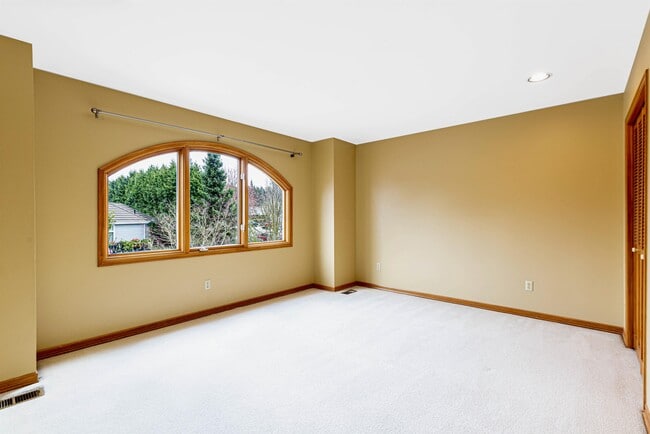 Building Photo - 5811 124th Ct NE