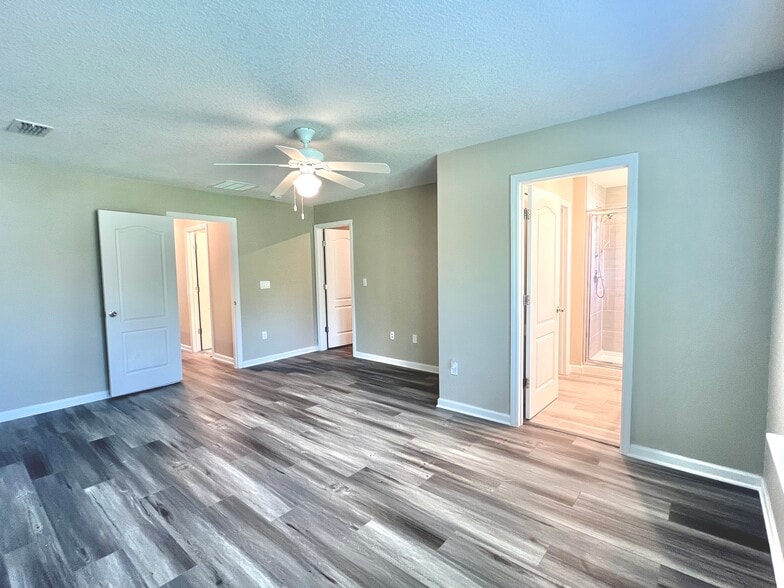 Master Bedroom - 472 Albany Bay Blvd