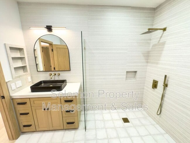 Building Photo - 1111 Britem Ct