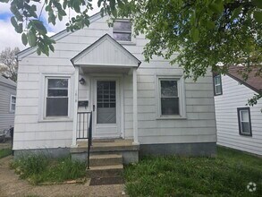 Building Photo - "Move in Ready 3-Bedroom Home on Huntoon A...