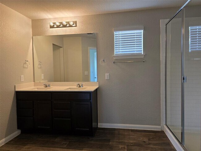 Building Photo - 101 Stellamar Dr