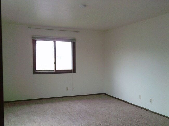 Building Photo - 2 Bedroom, 1.5 Bath Townhome