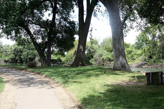 Building Photo - 1042 Awani Dr