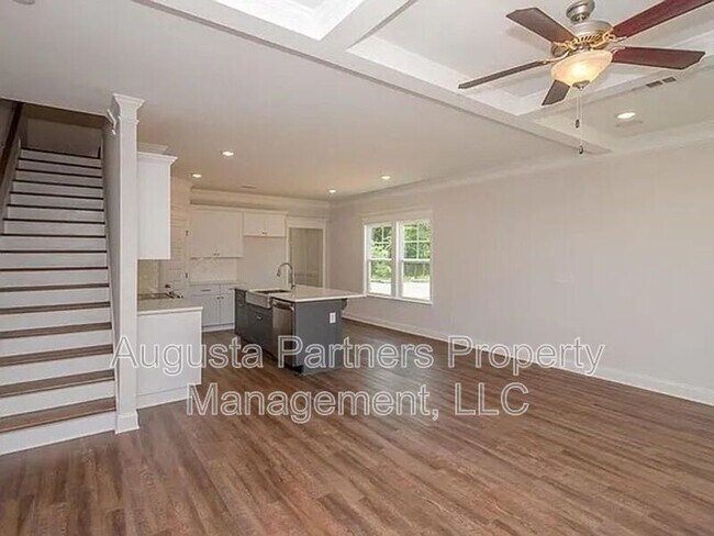 Building Photo - 335 Sumac Trail