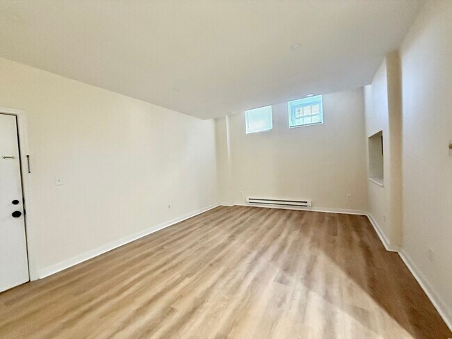 Building Photo - 452 Clementine Park