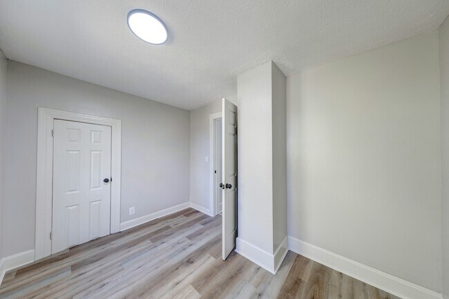 Building Photo - 1138 W 33rd St