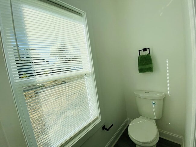 Building Photo - 326 2nd Ave